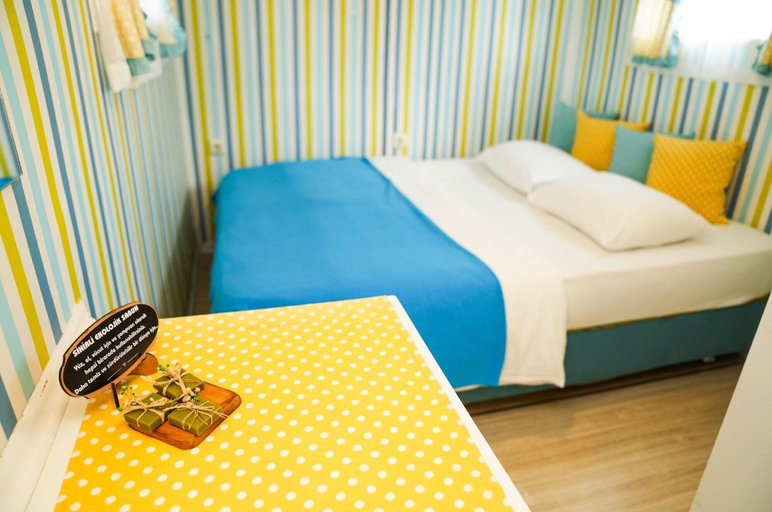 Bedroom 5, Mona Glamping Caravan Suites, Seferihisar