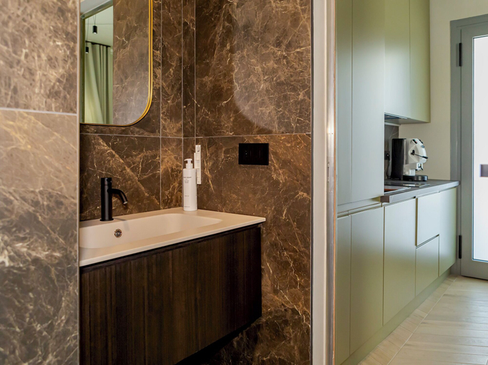 Bathroom 4, Palazzo 22, Napoli