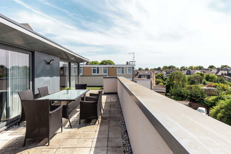 Others 5, Impressive 2 Bed Penthouse in Wandsworth, London