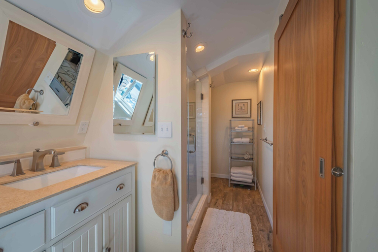 Bathroom 3, Hidden Acre Vineyard Estate, San Luis Obispo