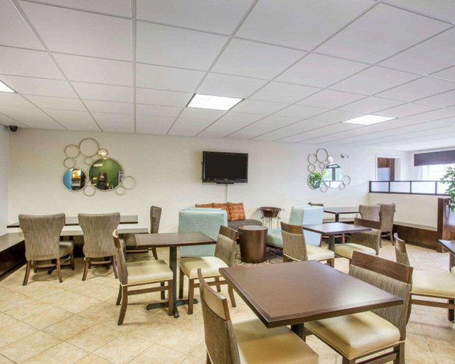 Food & Drinks 5, Comfort Suites, Wilson