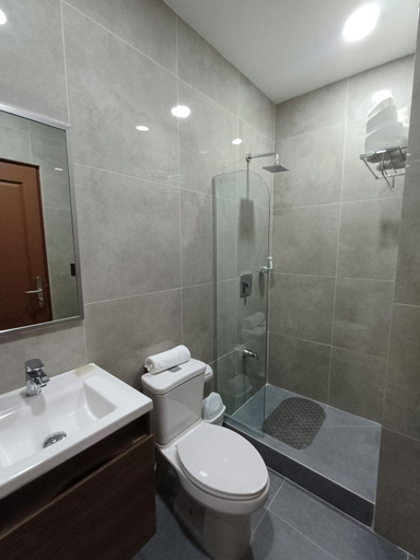 Bathroom 3, Hotel Puerto Limon CR, Limón