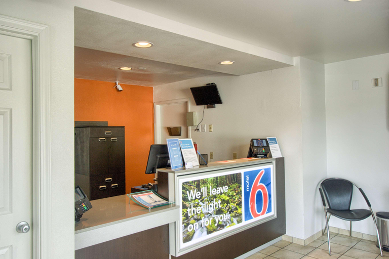 Public Area 2, Motel 6 Everett, WA - North, Snohomish
