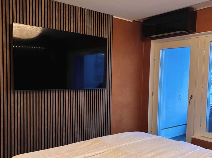 Bedroom 2, Suite with Sauna & Jacuzzi in Kamppi, Uusimaa