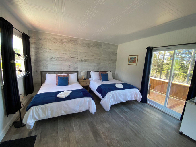 Bedroom 5, Motel du Village, La Côte-de-Gaspé