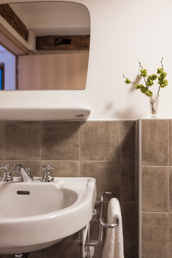 Bathroom 4, Ansitz Thierburg, Bolzano