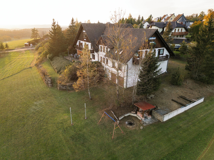 Exterior & Views