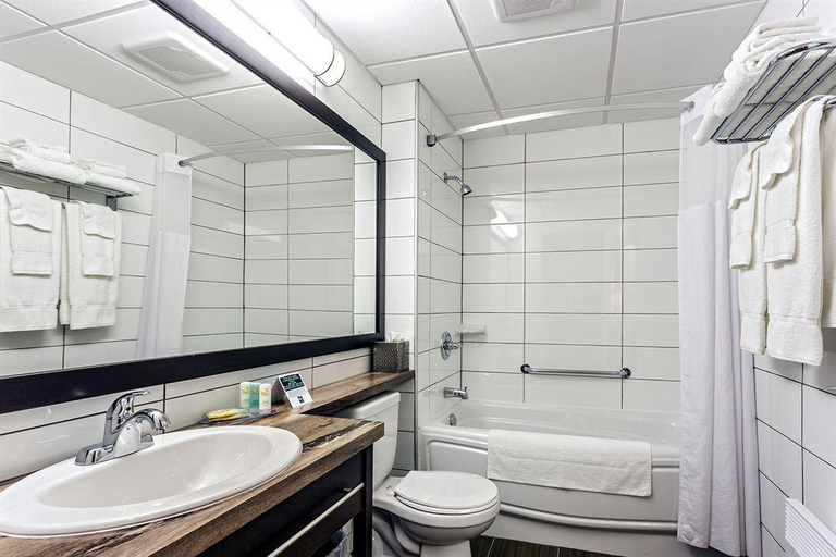 Bathroom 4, Quality Inn & Suites Matane, Matane