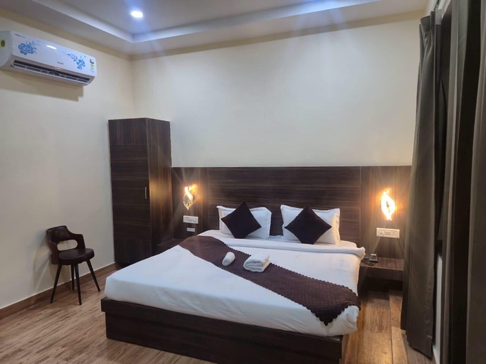 Bedroom 2, Hotel Shubh Mangal Grand, Gwalior