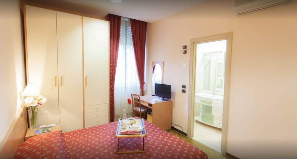 Bedroom 2, Hotel Principe, Parma