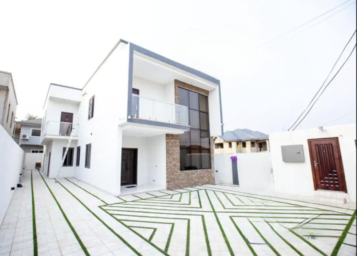 Others 2, Cees Place, Tema