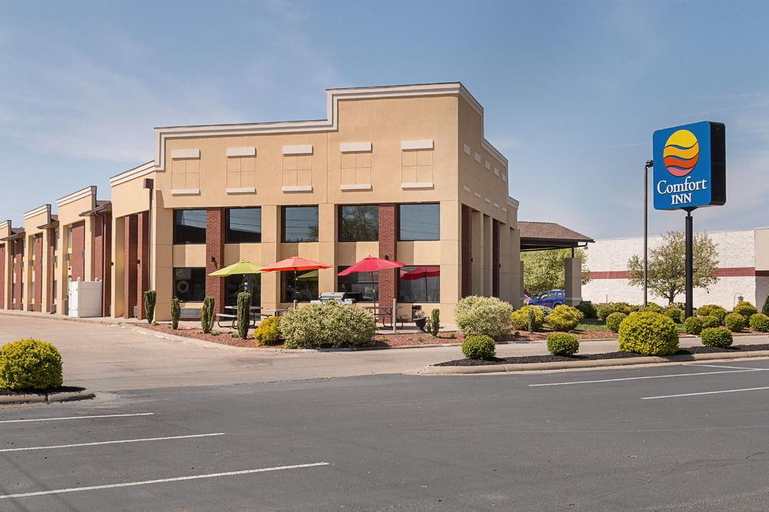 Exterior & Views 2, Quality Inn Parkersburg North - Vienna, Wood