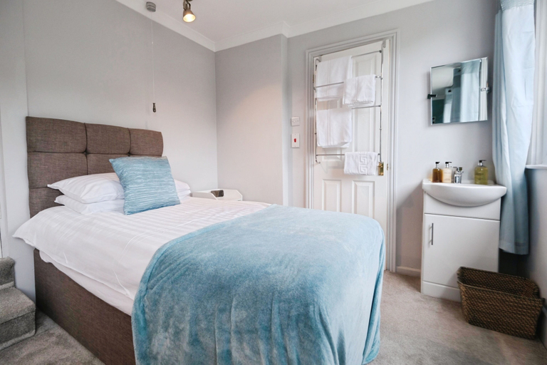 Bedroom 2, Rowcroft Lodge, Torbay