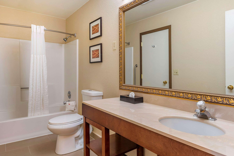 Bathroom 4, Comfort Inn & Suites Klamath Falls, Klamath