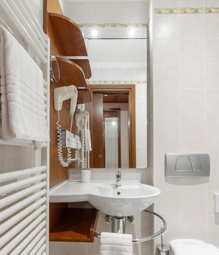 Bathroom 3, Hotel Delfino Lugano, Lugano