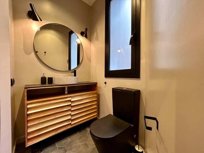 Bathroom 4, Plaza Sagrada Familia apartment, Barcelona