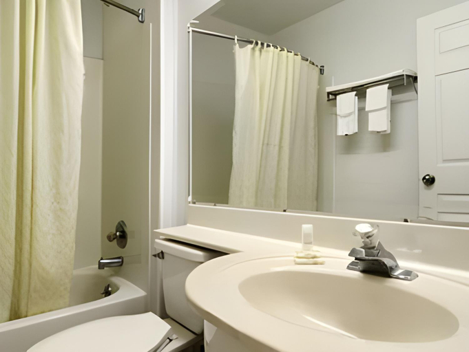 Bathroom 3, Holiday Lodge, Greene