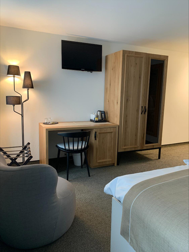 Bedroom 4, Hotel Engel am Bahnhof, Horgen