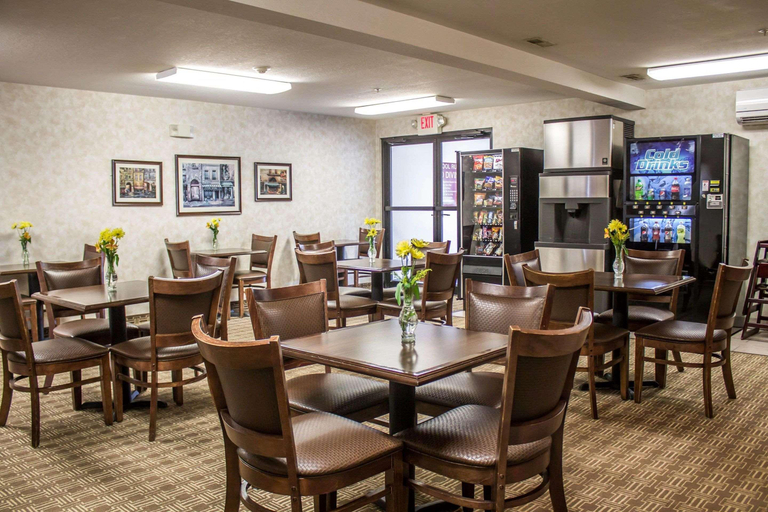 Food & Drinks 5, Comfort Inn & Suites Fremont, Sandusky