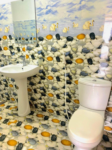 Bathroom 2, Pleasant Peak, Ella