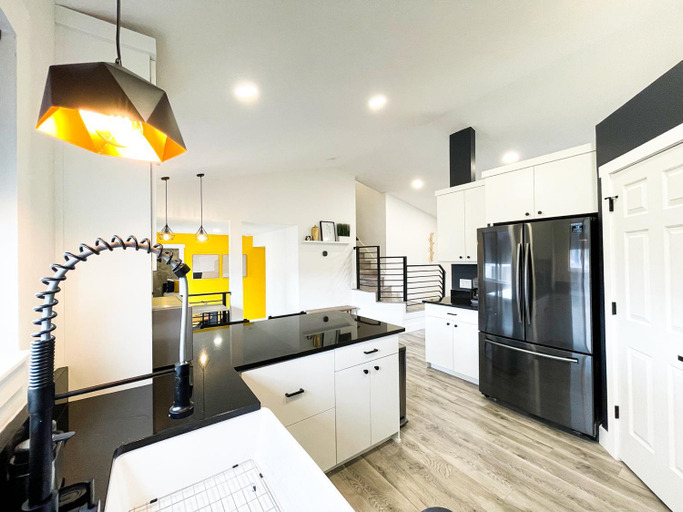 Others 5, Private Room with Shared Spaces in Fully Equipped Lehi Home, Utah