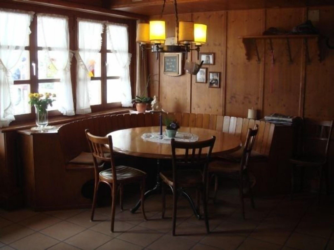 Food & Drinks 5, Gasthaus Skiklub, Uri
