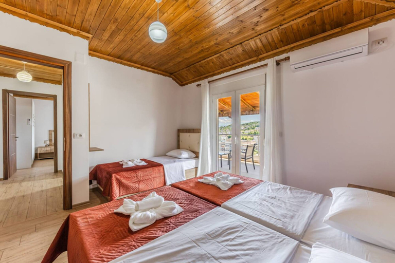 Room 4, Hillside Apartment Gjirokast r 2BR With Balcony, Gjirokastrës