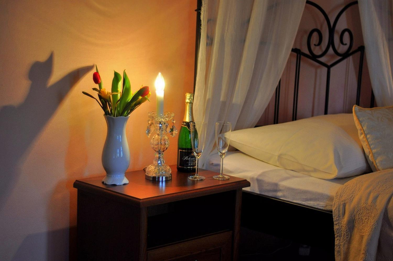 Bedroom 3, Zamek Cerveny Hradek, Chomutov
