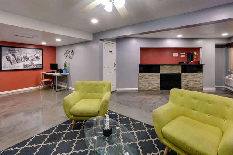 Public Area 2, Super 8 by Wyndham Downtown / Alamo, Bexar