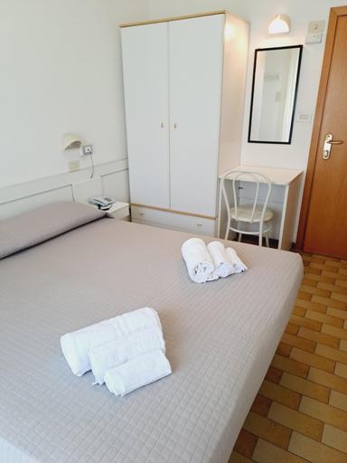 Bedroom 2, Hotel Helvetia, Rimini