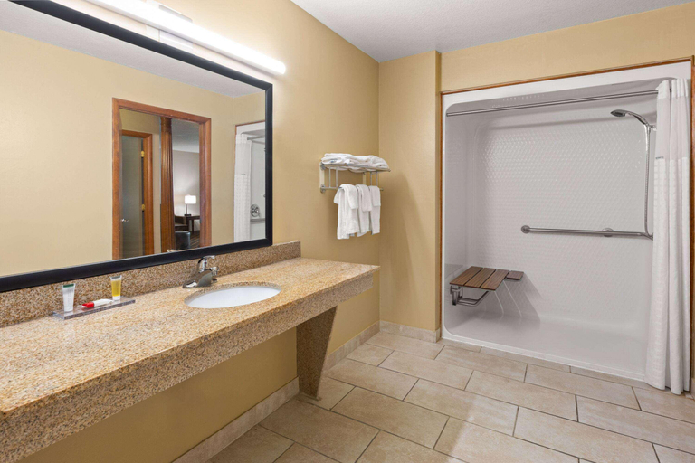 Bedroom 3, Days Inn by Wyndham Wauseon, Fulton