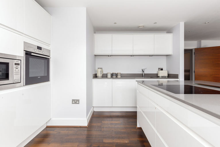 Others 4, Impressive 2 Bed Penthouse in Wandsworth, London