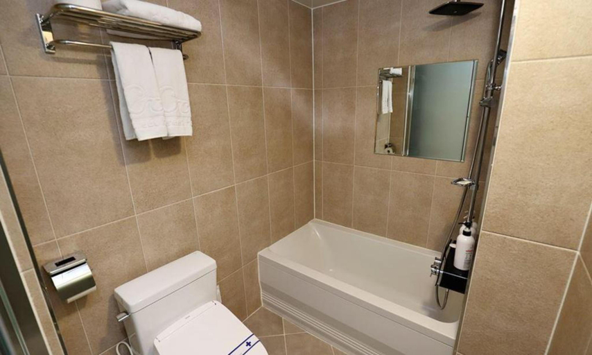 Bathroom 5, Anyang CNC Hotel, Anyang
