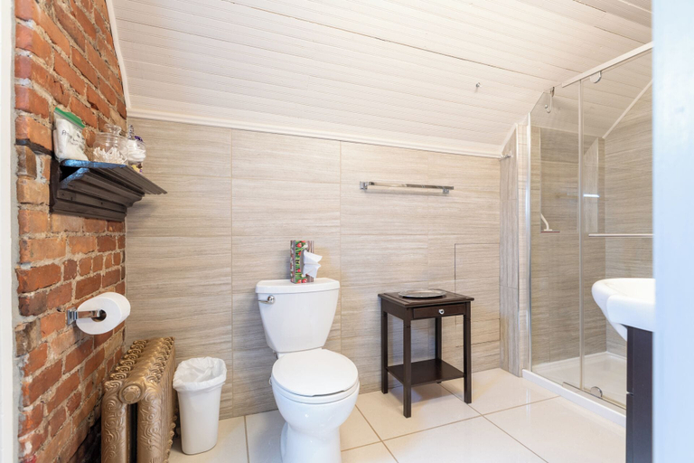 Bathroom 3, Les 4 saisons, Communauté-Urbaine-de-Québec