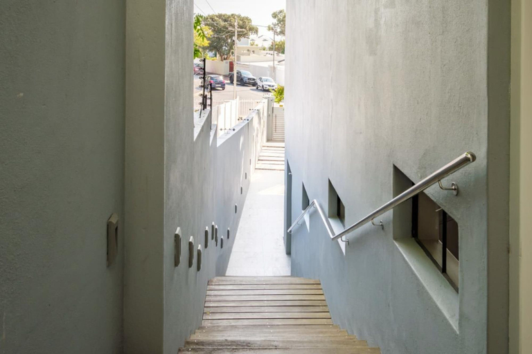 Room 5, 2bed Apt 5min Walk From Camps Bay Central Escape, City of Cape Town