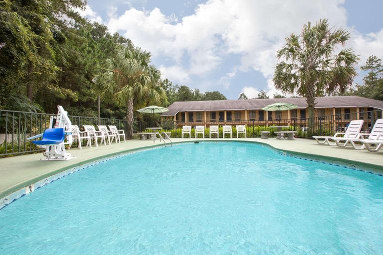 Sport & Beauty 5, Howard Johnson by Wyndham Dothan, Houston