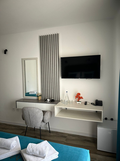 Others 5, Hotel Mondo