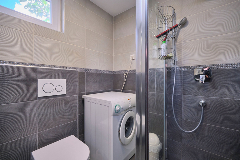 Bathroom 4, Sunshine Suites by Litto, Okrug