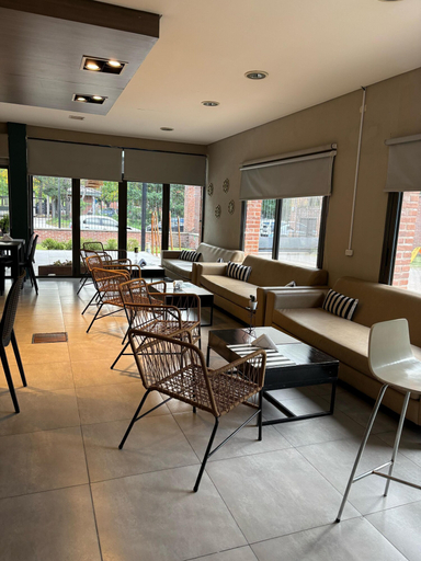 Food & Drinks 5, Viva Suites Pilar, Pilar