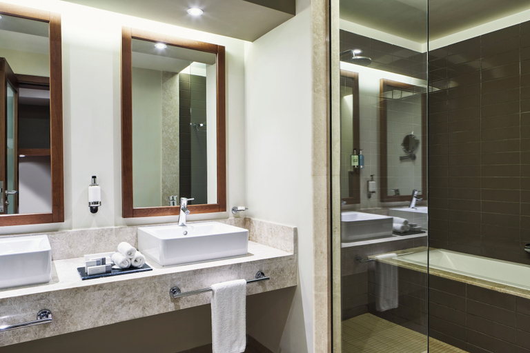 Bathroom 5, Fanar Hotel and Residences, Taqah