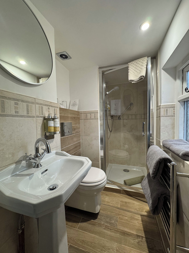 Bathroom 4, Cottage Lodge Hotel , Hampshire