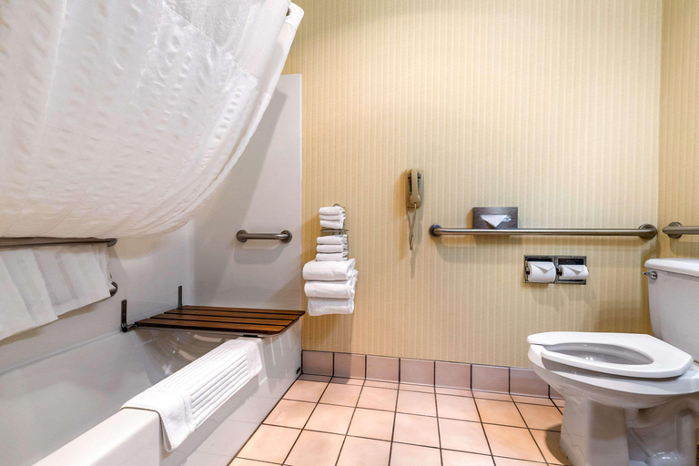 Bathroom 5, Comfort Inn Bothell - Seattle North, Snohomish