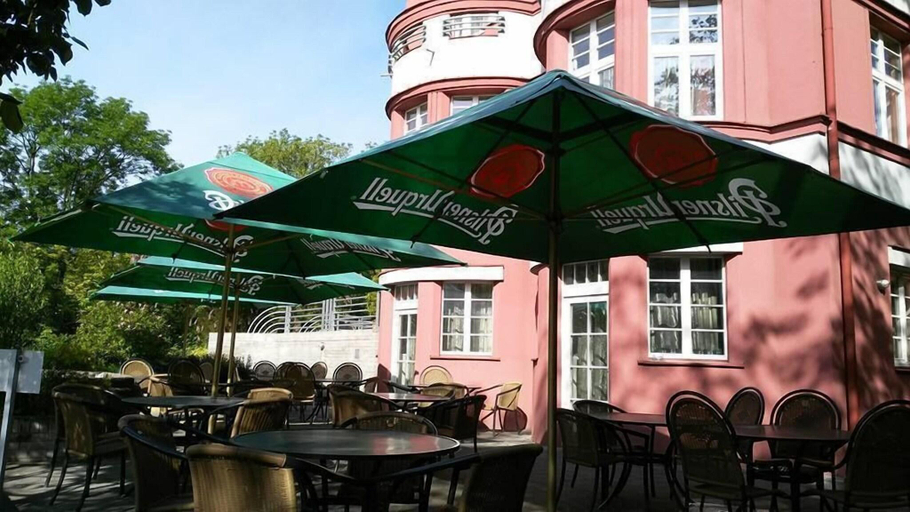 Food & Drinks, Villa, Praha 3