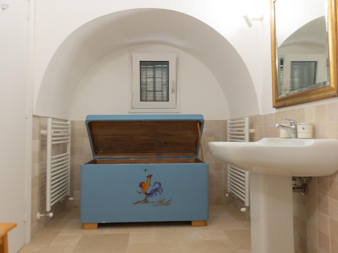 Bathroom 4, Trullo in Puglia with Pool and Valley Views, Brindisi
