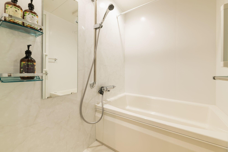 Bathroom 4, Grand Base Hakata Station, Fukuoka