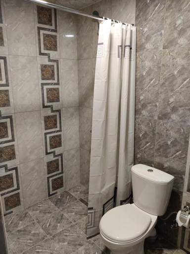Bathroom 5, Richmind Hotel