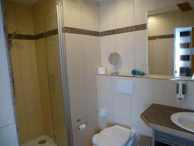 Bathroom 2, Hotel-Gasthof "Zum Bartl", Amberg-Sulzbach