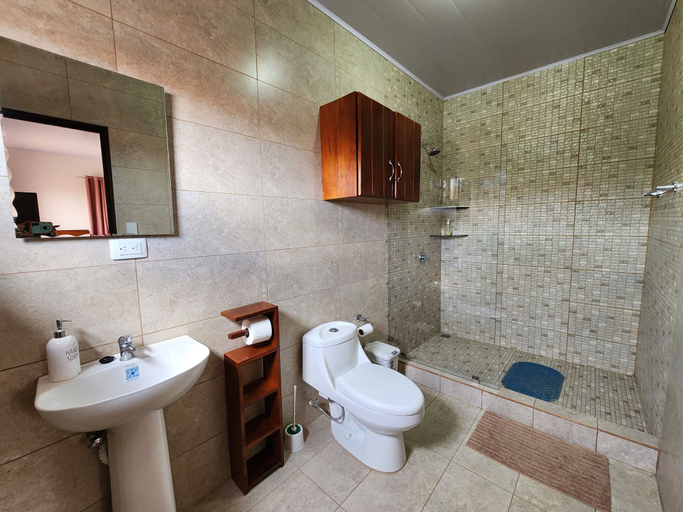 Bathroom 4, Alojamientos N&S, San Ramón