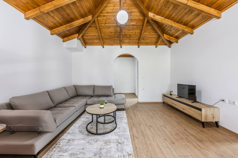 Room 2, Hillside Apartment Gjirokast r 2BR With Balcony, Gjirokastrës