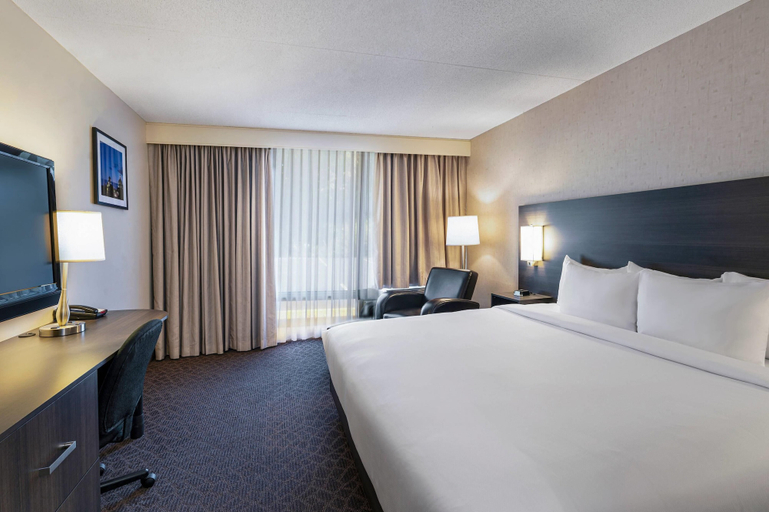 Bedroom 3, Quality Inn & Conference Centre Kingston Central, Frontenac
